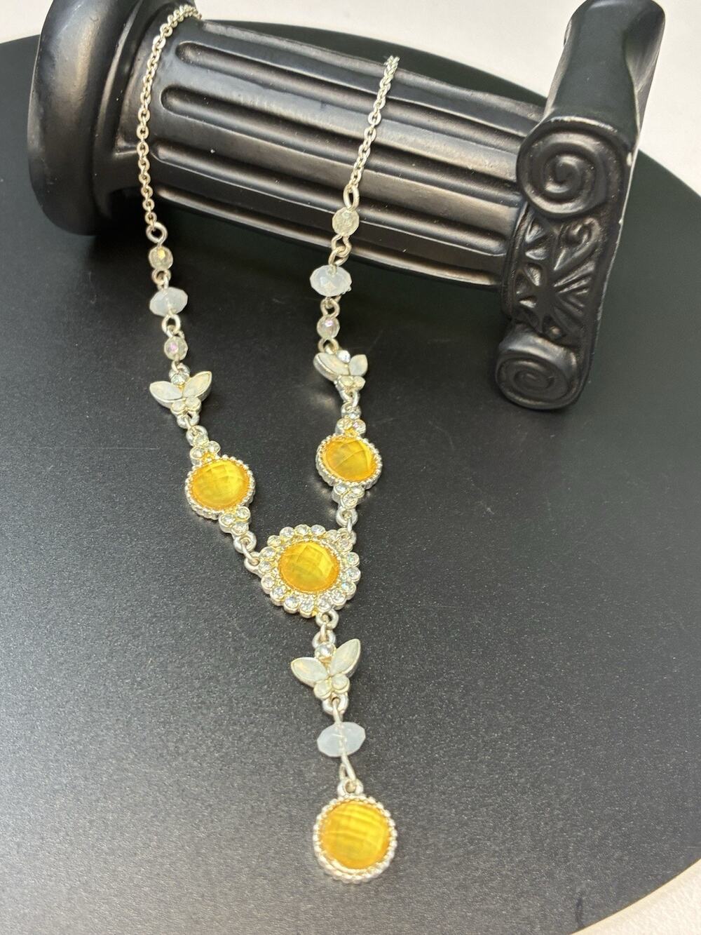 Vtg Avon Silvertone Pretty Pastel Yellow/White Gemmed Butterfly Y Necklace 17 In